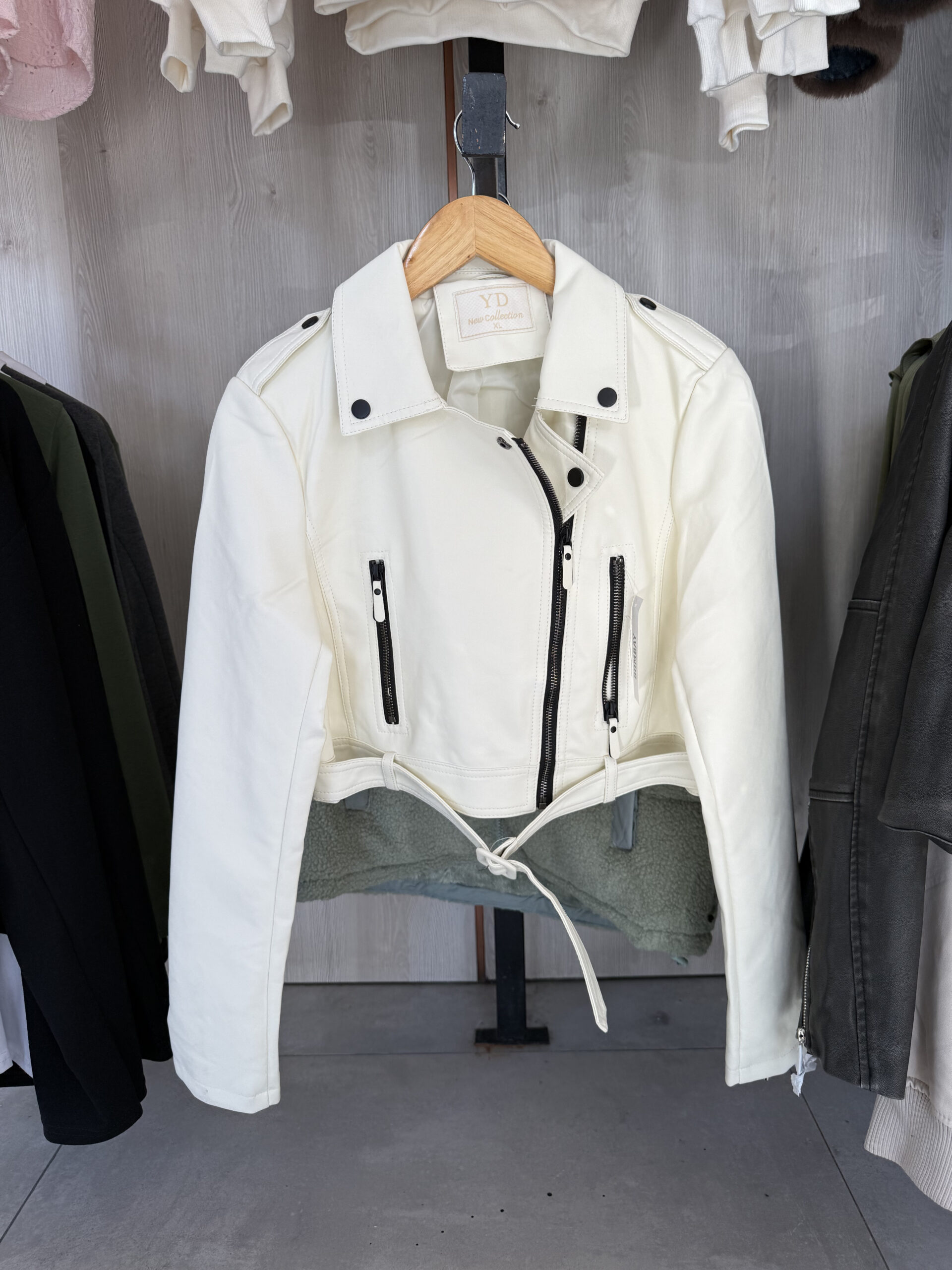 Campera Black - Bombay