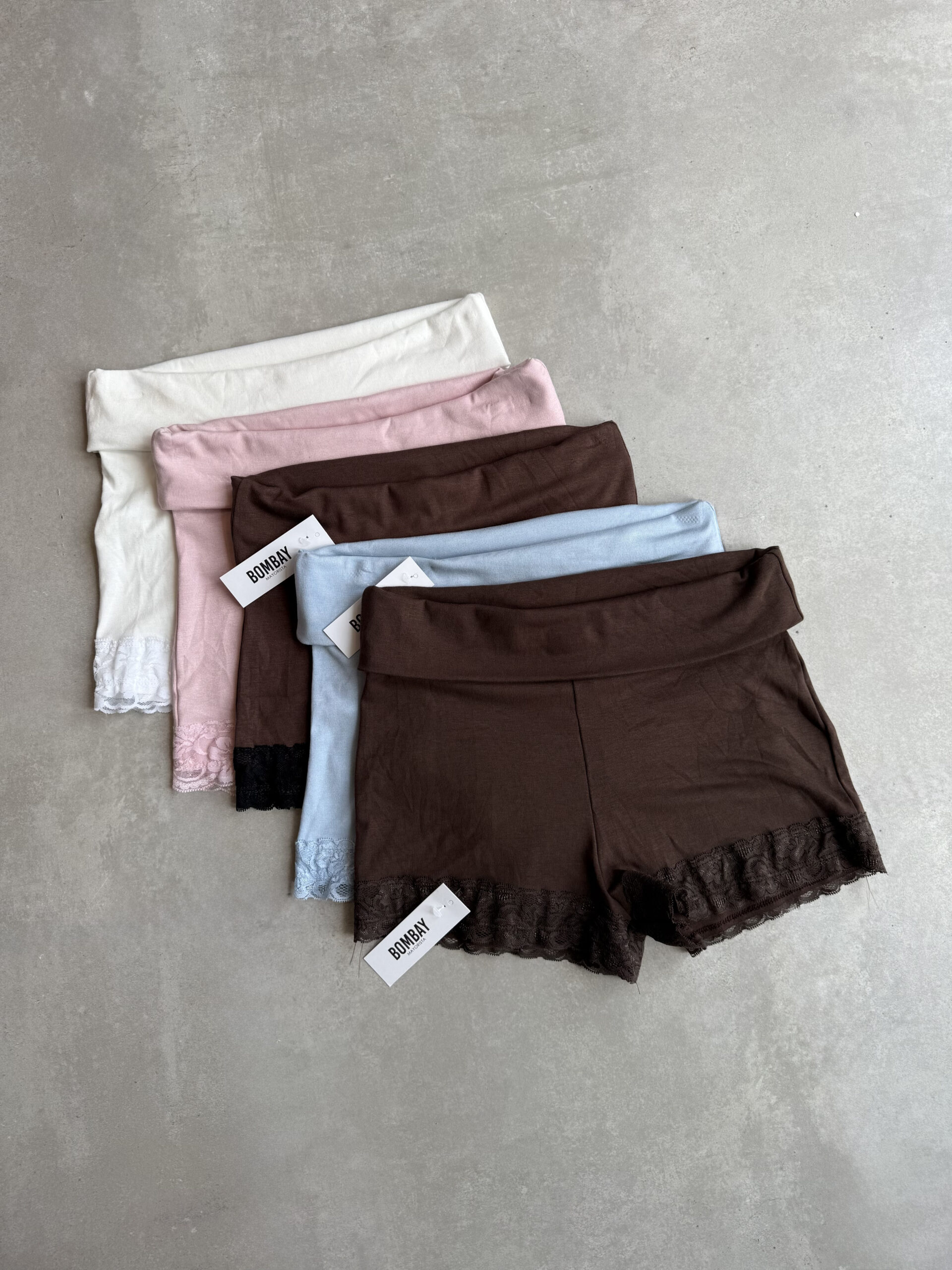 Short Con Puntillas - Bombay