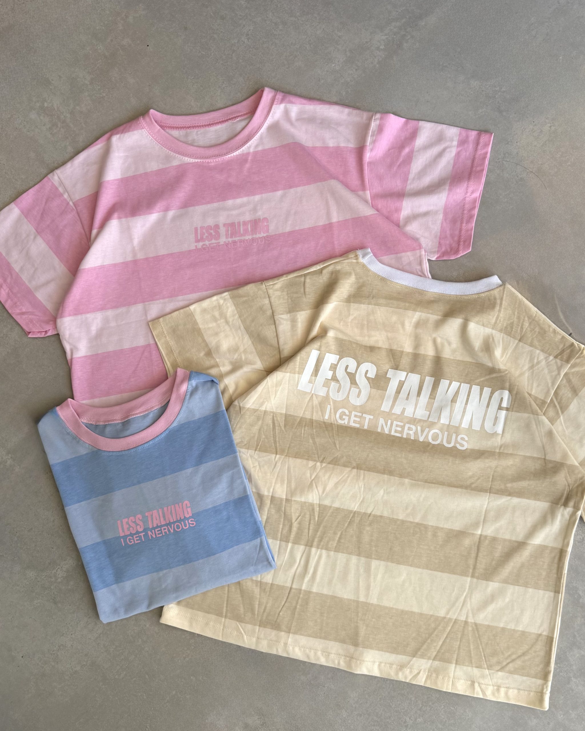 Remera Less Talking